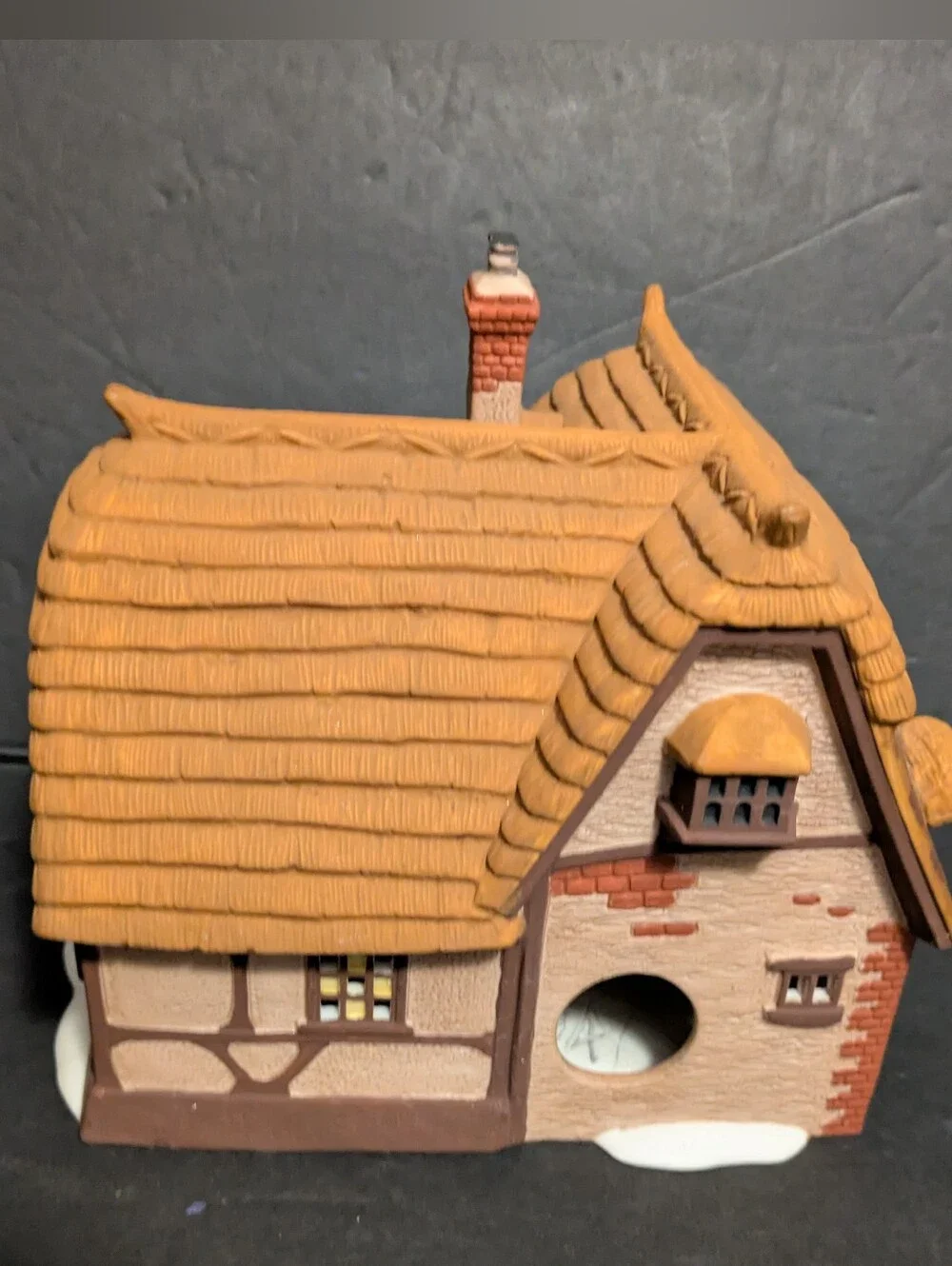 Department 56 COBB COTTAGE Dickins Village Series #5824-6 November 7 -11, 1996
